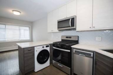 Main picture of 5960 N Winthrop Ave