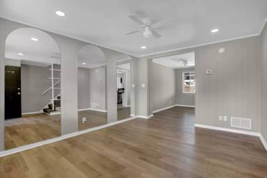 Main picture of 2857 Plainfield Rd