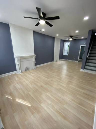 Main picture of 1355 W Silver St