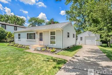 Main picture of 3180 Dwight St