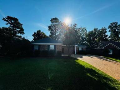 Main picture of 309 Edgewater Branch Dr