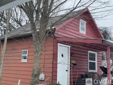 Main picture of 917 Perry Hwy