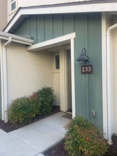Main picture of 243 Deming Way