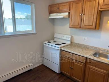 Main picture of 5605 W Warren Ave
