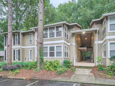 Main picture of 5143 Roswell Rd