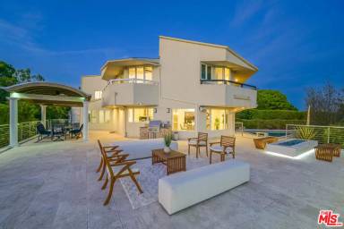Main picture of 1121 Roberto Ln