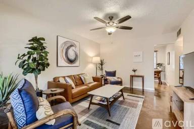 Main picture of 4711 E Oak St