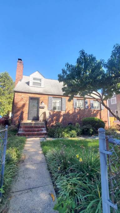 Main picture of 1713 S Monroe St