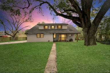 Main picture of 318 Elm St