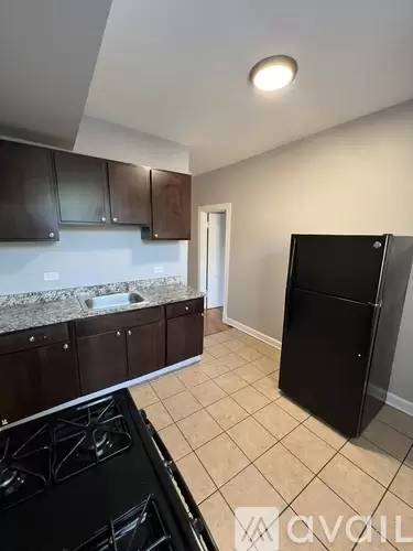 Main picture of 610 E 71st St