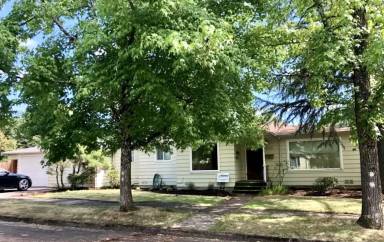 Main picture of 910 E 26th Ave