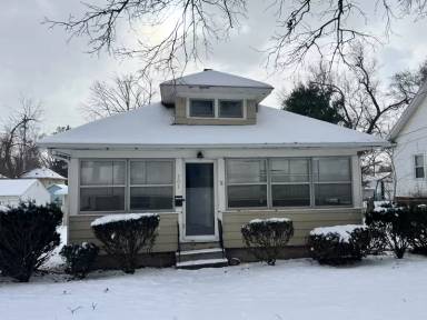 Main picture of 101 W Palmer Ave
