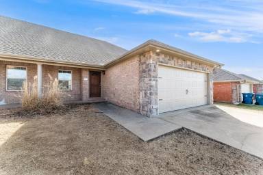 Main picture of 3000 SW Deerfield Blvd