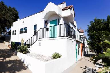 Main picture of 1025 Tremont St