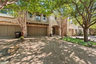 Main picture of 5379 Balmoral Dr