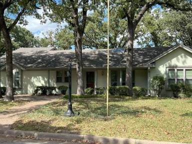 Main picture of 208 Shelmar Dr