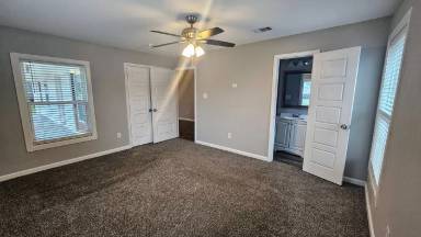Main picture of 4829 S Riverside Dr