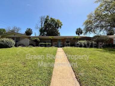 Main picture of 2 Fairway Rd