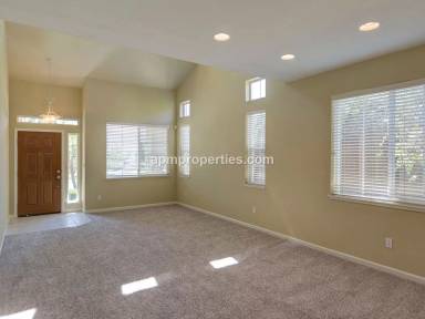 Main picture of 130 Woodcrest Dr
