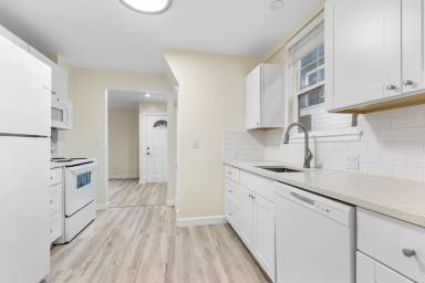 Main picture of 587 NE Roberts Ave