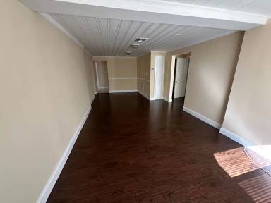 Main picture of 902 W 2nd St