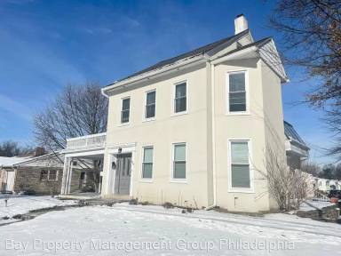 Main picture of 1003 W Main St