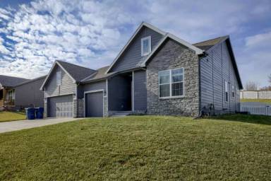 Main picture of 10914 S 172nd St
