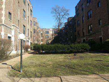 Main picture of 2431 W Greenleaf Ave