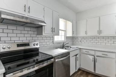 Main picture of 569 Whitehall Ln