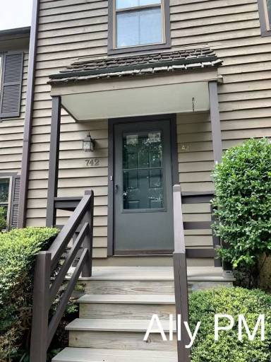 Main picture of 742 Exton Ct