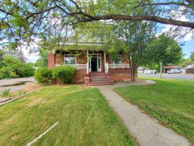 Main picture of 290 E Truman Ave