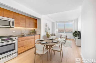 Main picture of Gotham West