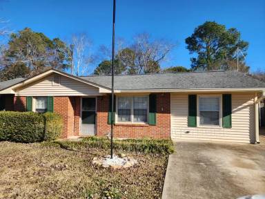Main picture of 132 Briarwood Dr