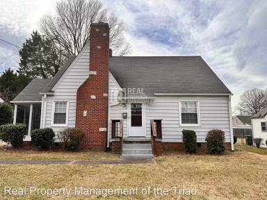 Main picture of 3228 S Main St