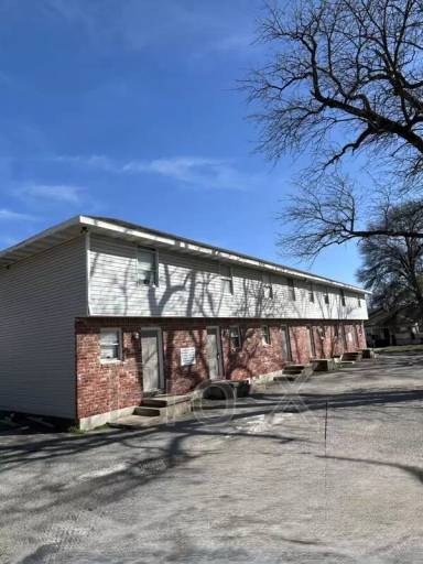 Main picture of 207 E Carlton St