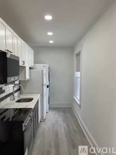 Main picture of 92 Main St