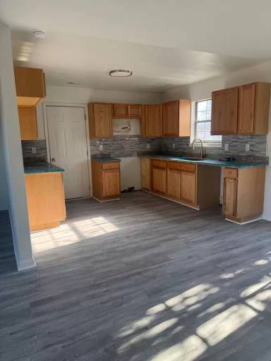 Main picture of 3101 Camelot Blvd