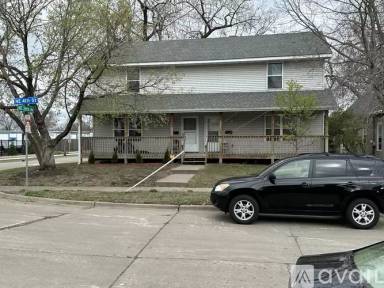 Main picture of 2549 4th St NE