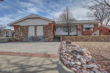 Main picture of 4305 S Yale Ave