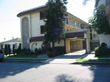 Main picture of 4040 W 130th St