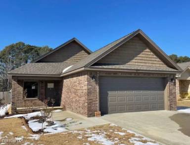 Main picture of 260 Wolf Den Dr