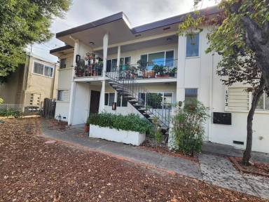 Main picture of 1572 Regent St