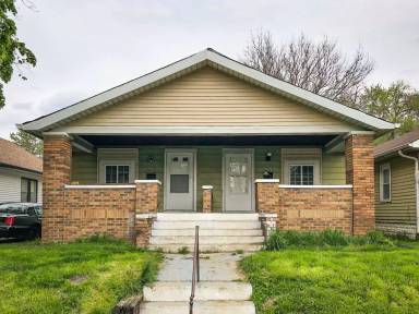 Main picture of 725 N Bradley Ave