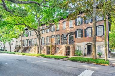 Main picture of 115 1/2 W Gaston St
