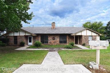 Main picture of 124 Hollyhill Ln