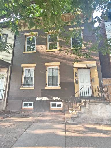 Main picture of 291 W Runyon St