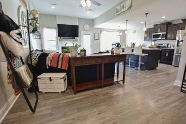 Main picture of 101 Cotton Ct