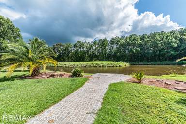 Main picture of 165 Oak Ridge Cir