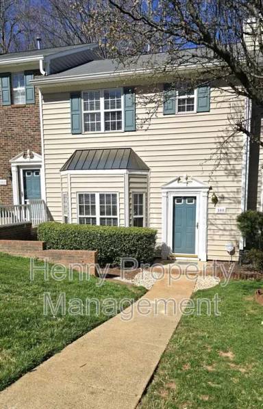 Main picture of 305 Silverberry Ct