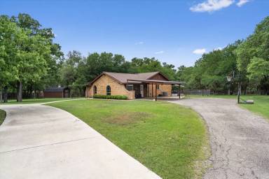 Main picture of 203 Serenada Dr